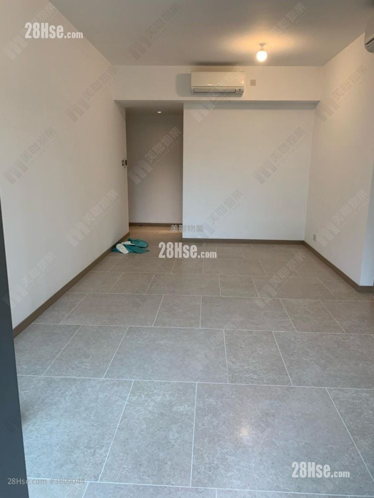 St Martin Sell 3 Bedrooms 851 ft²