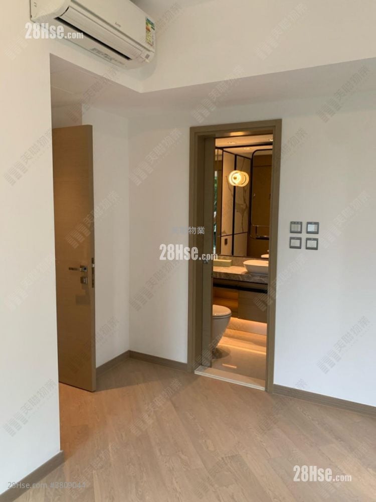 St Martin Sell 3 Bedrooms 851 ft²