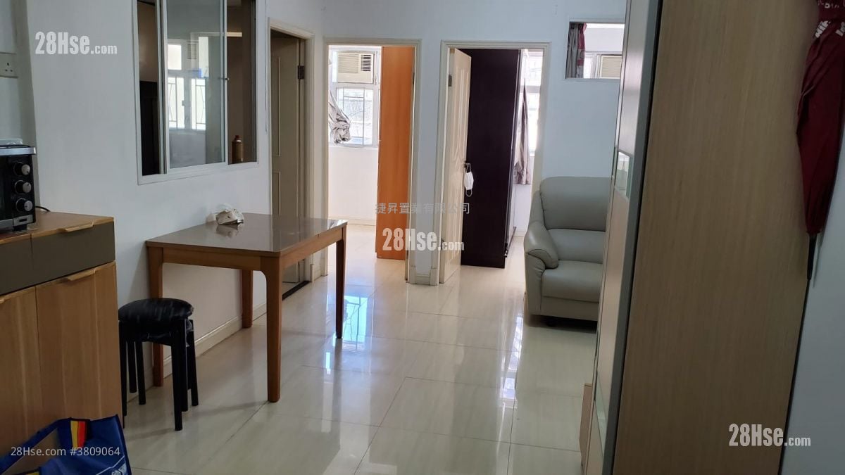 Cheong Shing Court Sell 2 Bedrooms , 1 Bathroom 457 ft²