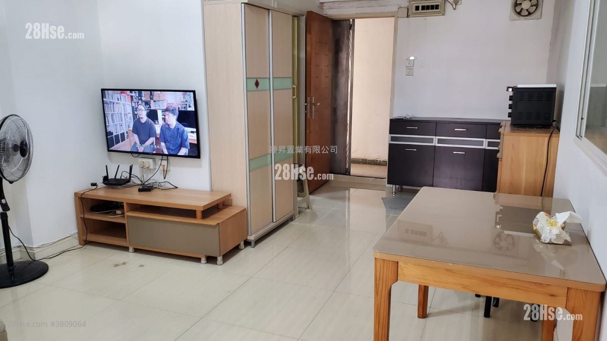 Cheong Shing Court Sell 2 Bedrooms , 1 Bathroom 457 ft²