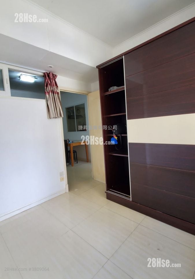 Cheong Shing Court Sell 2 Bedrooms , 1 Bathroom 457 ft²