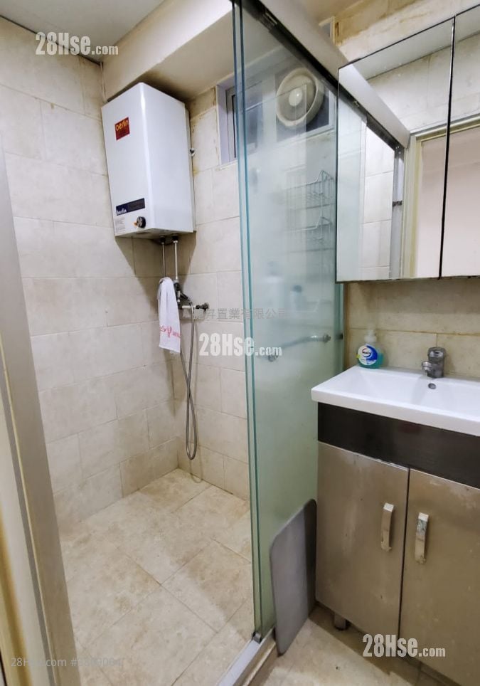 Cheong Shing Court Sell 2 Bedrooms , 1 Bathroom 457 ft²