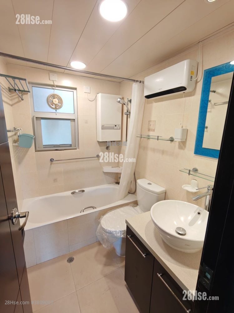 容龍居 租盤 4 房 , 3 浴室 970 平方呎