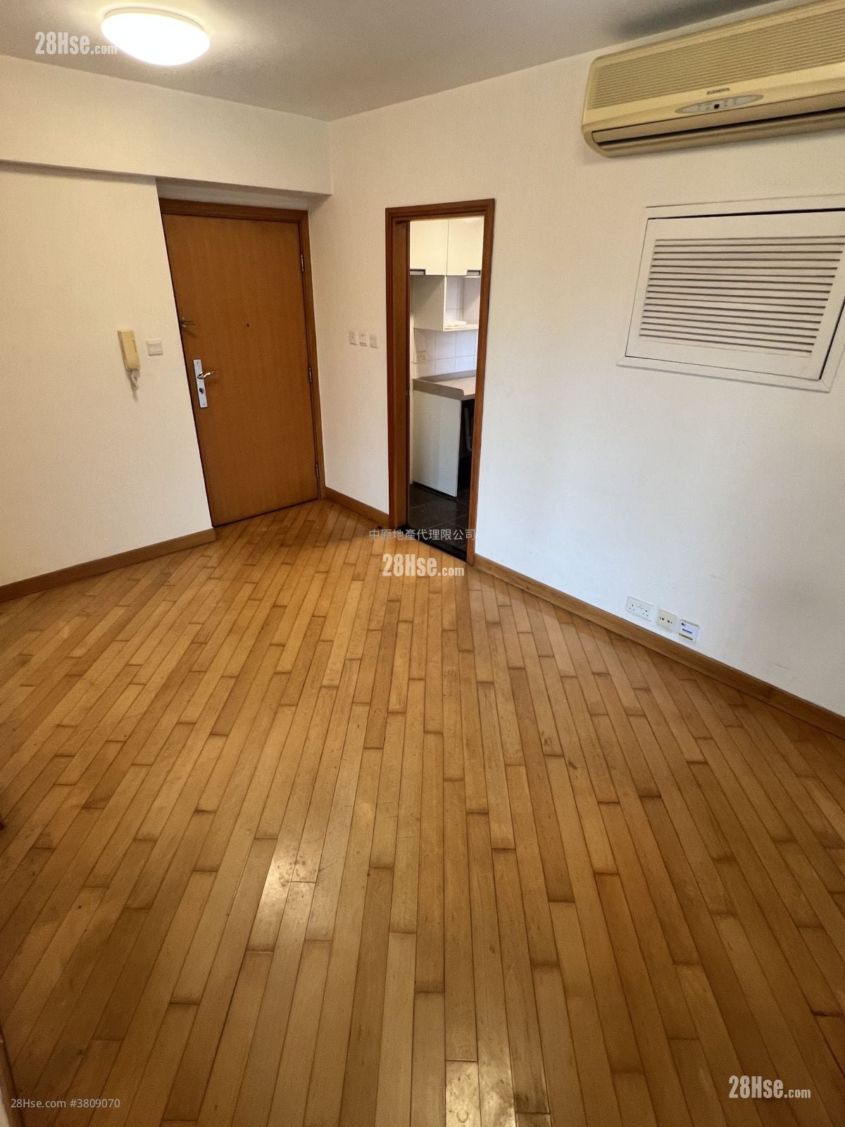 Yoho Town 售盘 2 房 , 1 浴室 393 平方尺