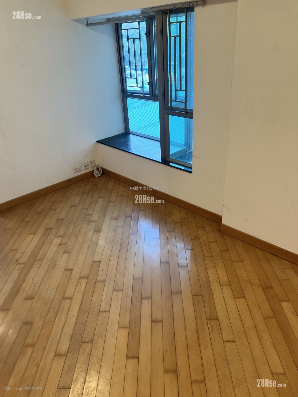 Yoho Town 售盘 2 房 , 1 浴室 393 平方尺