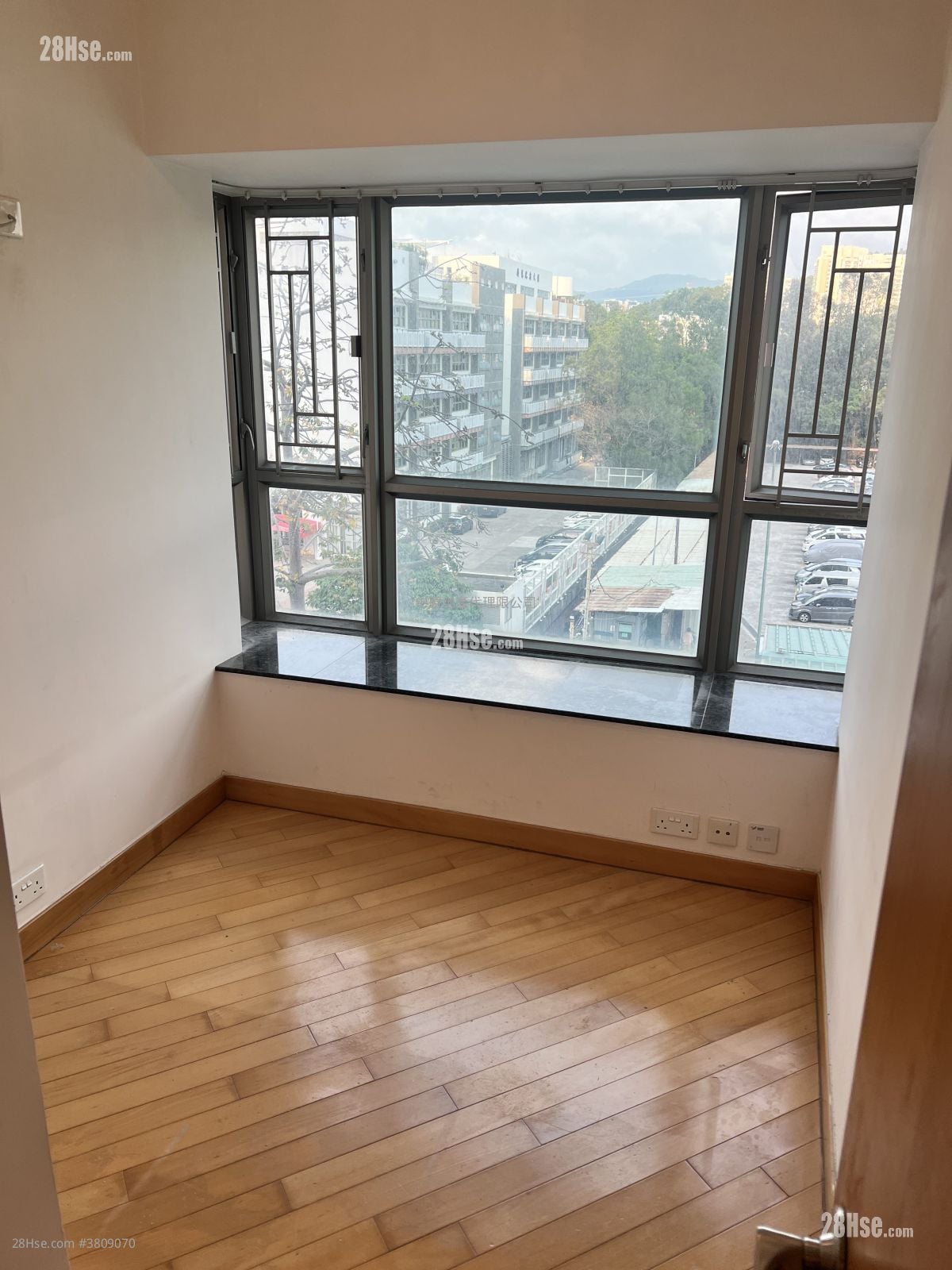 Yoho Town 售盘 2 房 , 1 浴室 393 平方尺