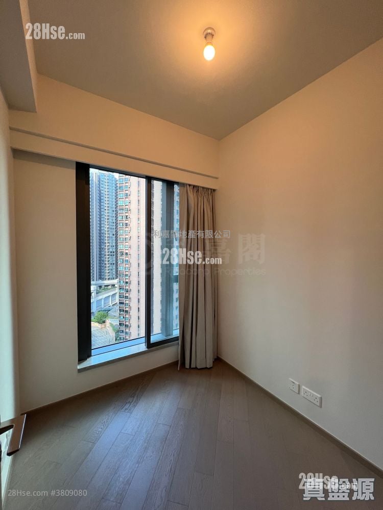 The Yoho Hub Sell 2 Bedrooms , 1 Bathroom 467 ft²