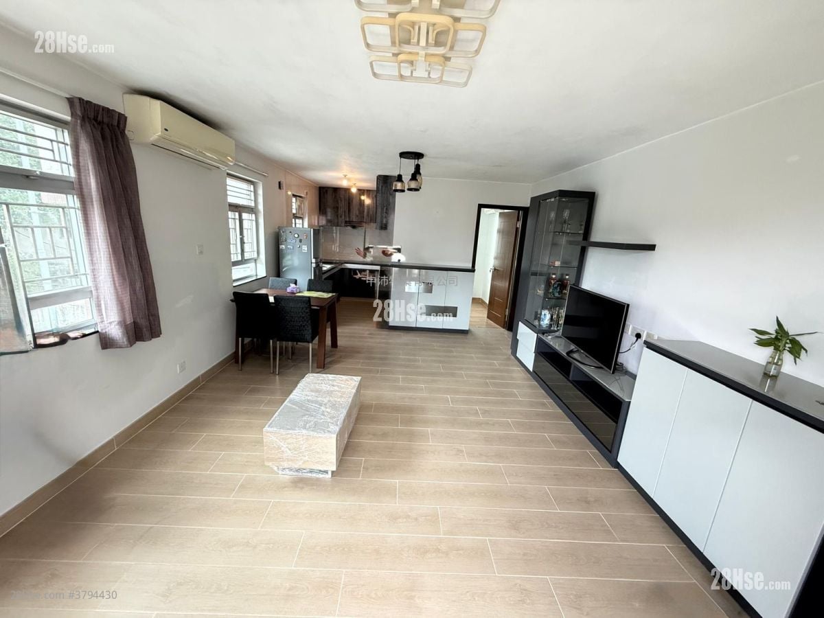 living room: Wang Toi Shan Rental 3 Bedrooms , 1 Bathroom