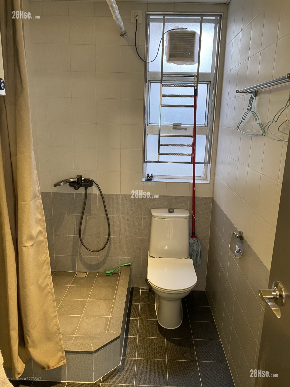 村屋 售盘 3 房 , 2 浴室