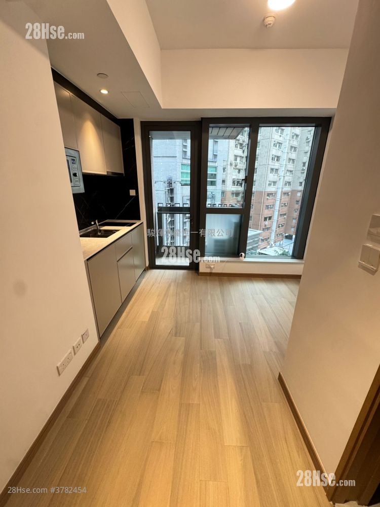 Uptify Sell Studio , 1 Bathroom 172 ft²