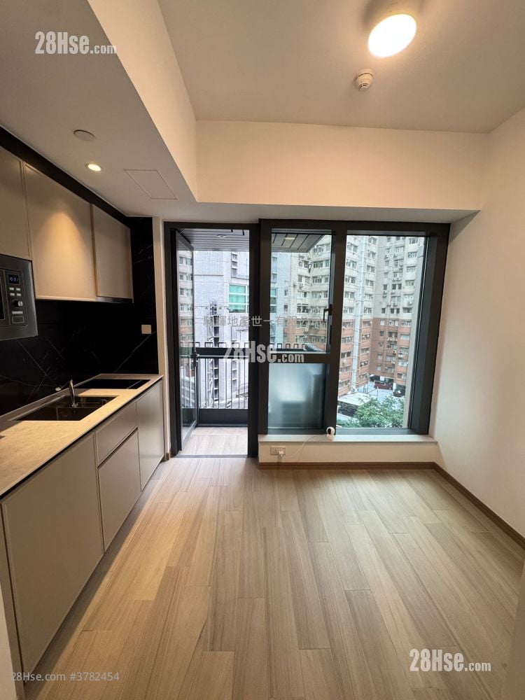 Uptify Sell Studio , 1 Bathroom 172 ft²