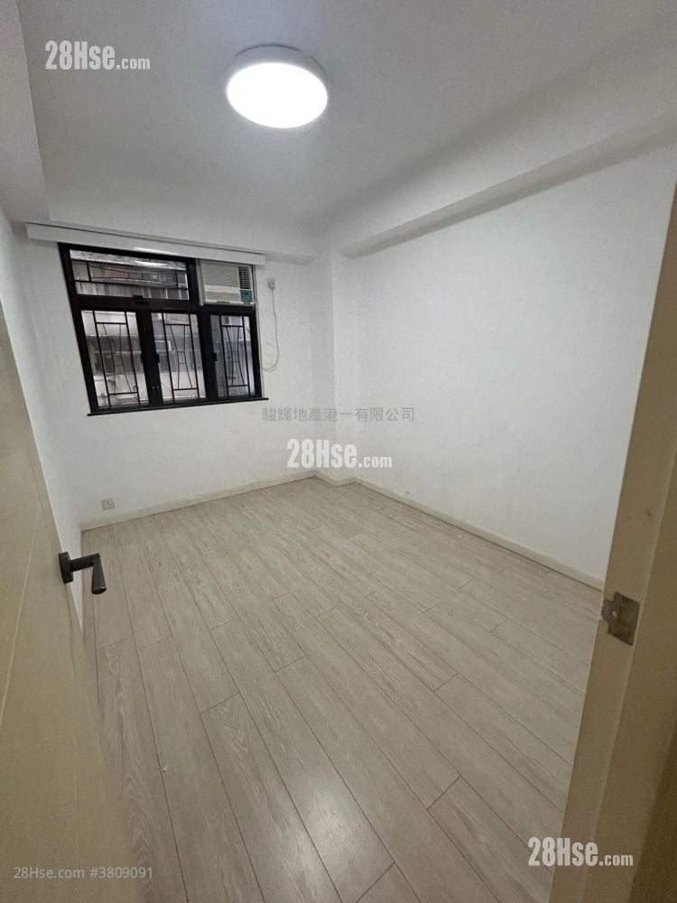 Hillwood Mansion Rental 2 Bedrooms , 1 Bathroom 450 ft²