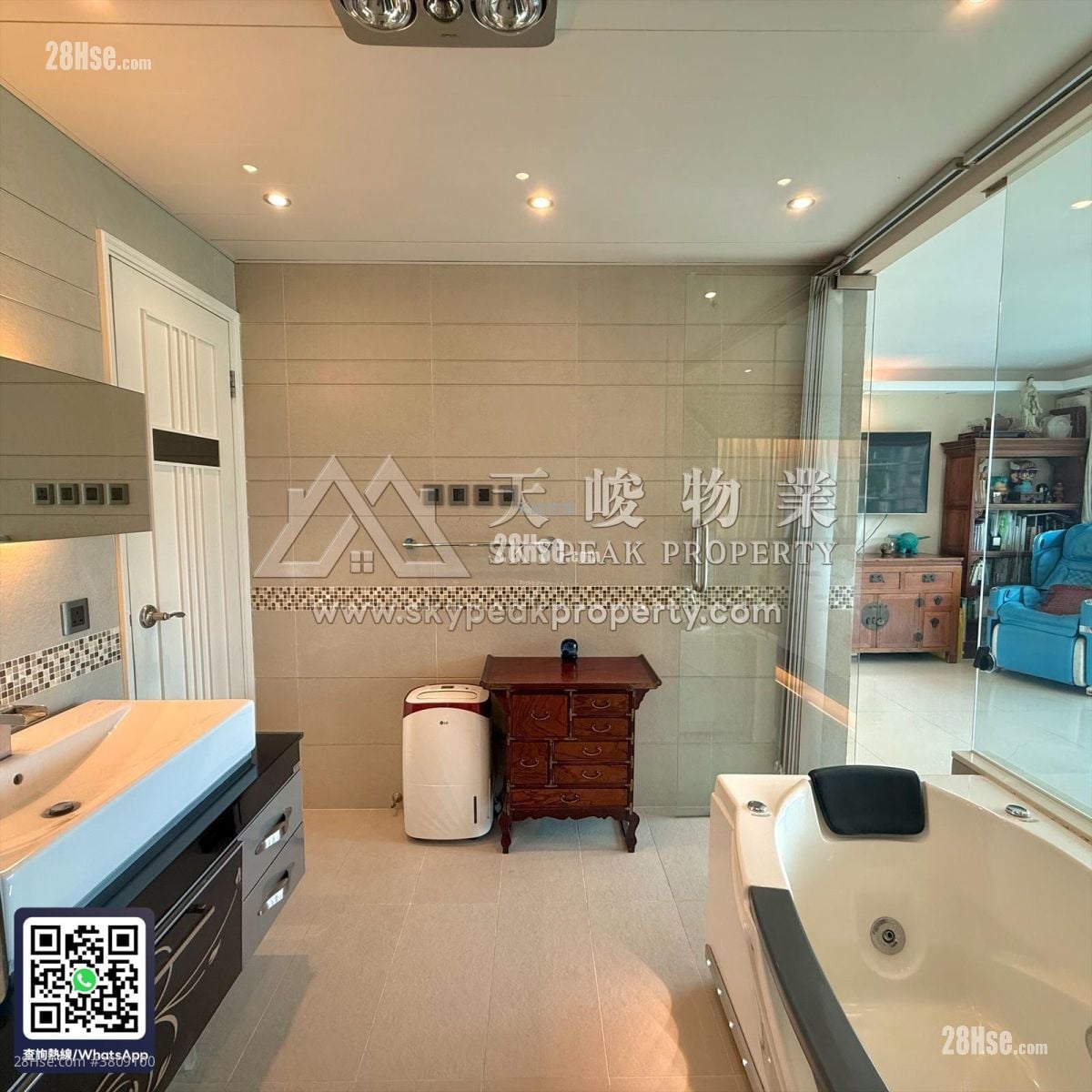 Sai Sha Road Village Sell 5+ Bedrooms , 3 Bathrooms 2,100 ft²