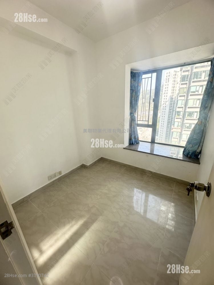 The Metro City Rental 3 Bedrooms , 2 Bathrooms 545 ft²