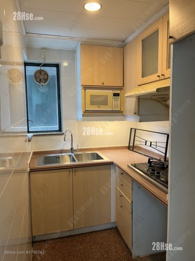 The Metro City Rental 3 Bedrooms , 2 Bathrooms 545 ft²