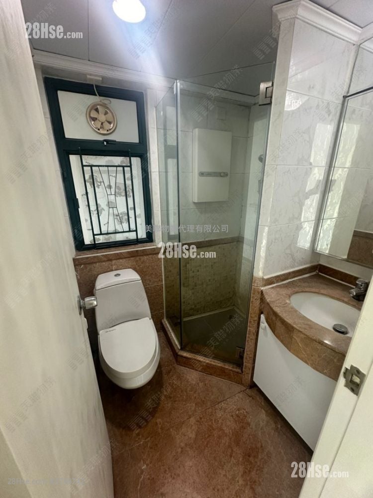 The Metro City Rental 3 Bedrooms , 2 Bathrooms 545 ft²