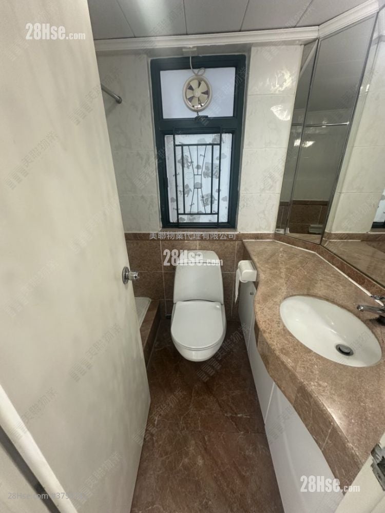 The Metro City Rental 3 Bedrooms , 2 Bathrooms 545 ft²