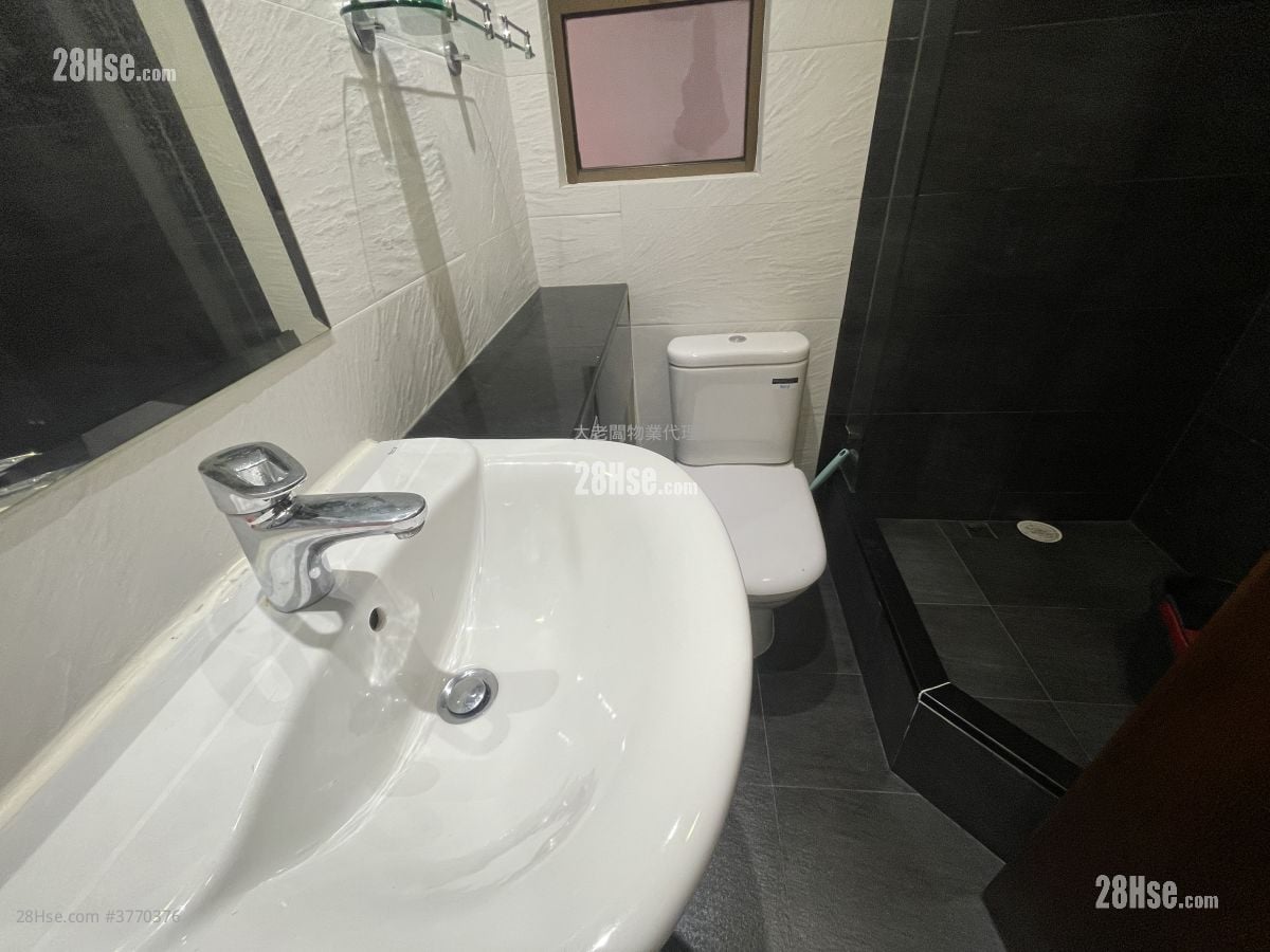 Serene Court Sell 3 Bedrooms , 2 Bathrooms 691 ft²