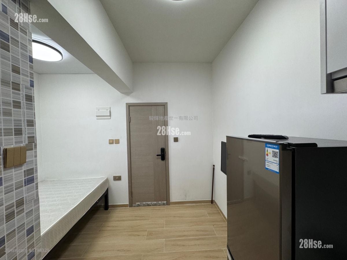 Metropole Building Rental Studio , 1 Bathroom 150 ft²