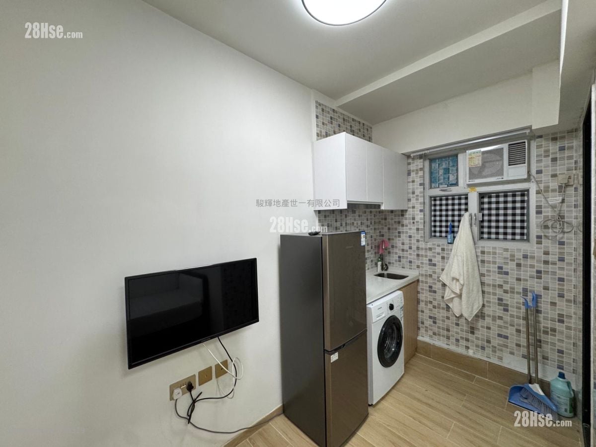 Metropole Building Rental Studio , 1 Bathroom 150 ft²