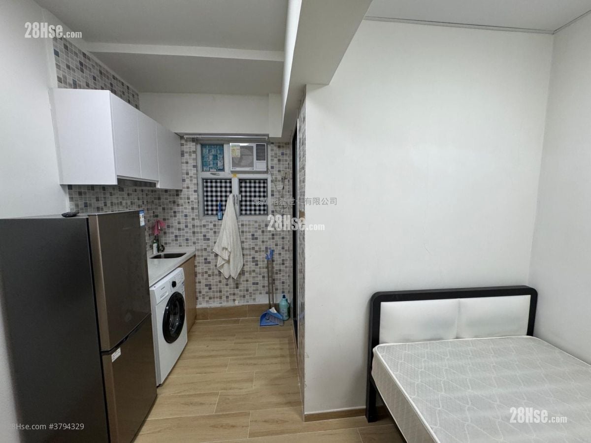 Metropole Building Rental Studio , 1 Bathroom 150 ft²