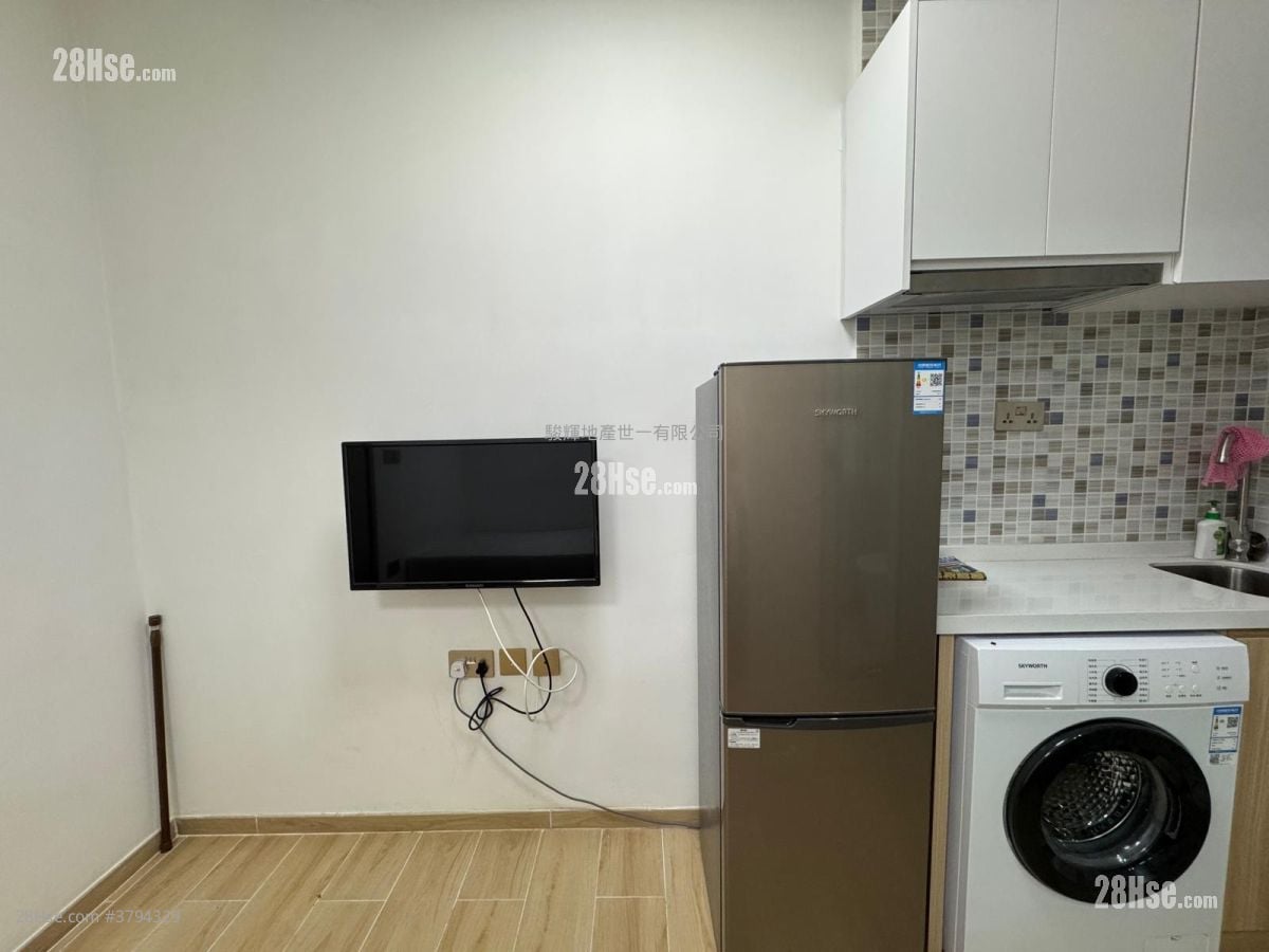 Metropole Building Rental Studio , 1 Bathroom 150 ft²