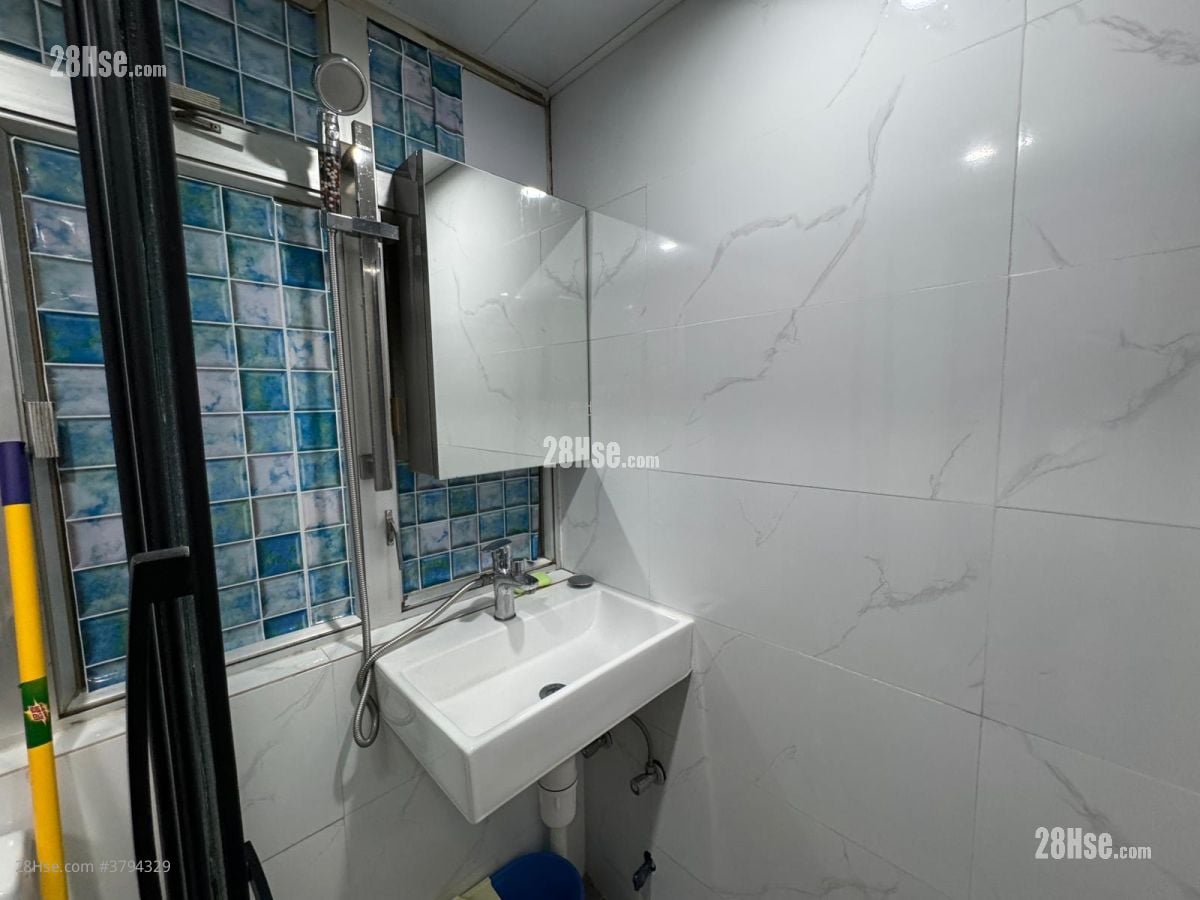 Metropole Building Rental Studio , 1 Bathroom 150 ft²