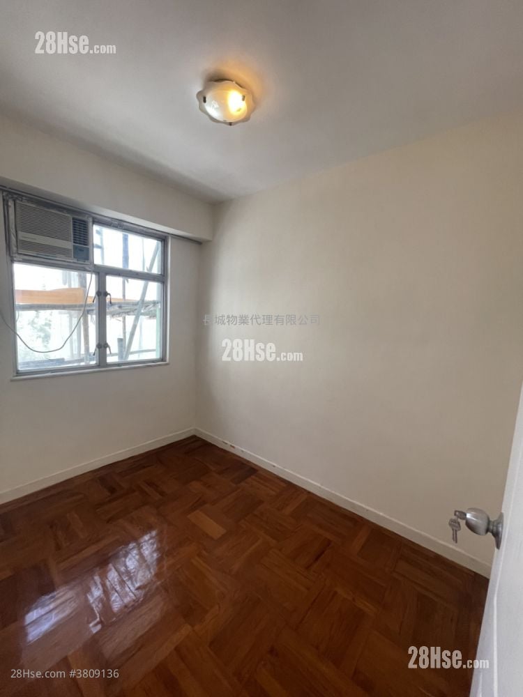 Ching Lai Court Sell 2 Bedrooms , 1 Bathroom 403 ft²