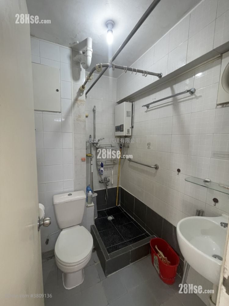 Ching Lai Court Sell 2 Bedrooms , 1 Bathroom 403 ft²