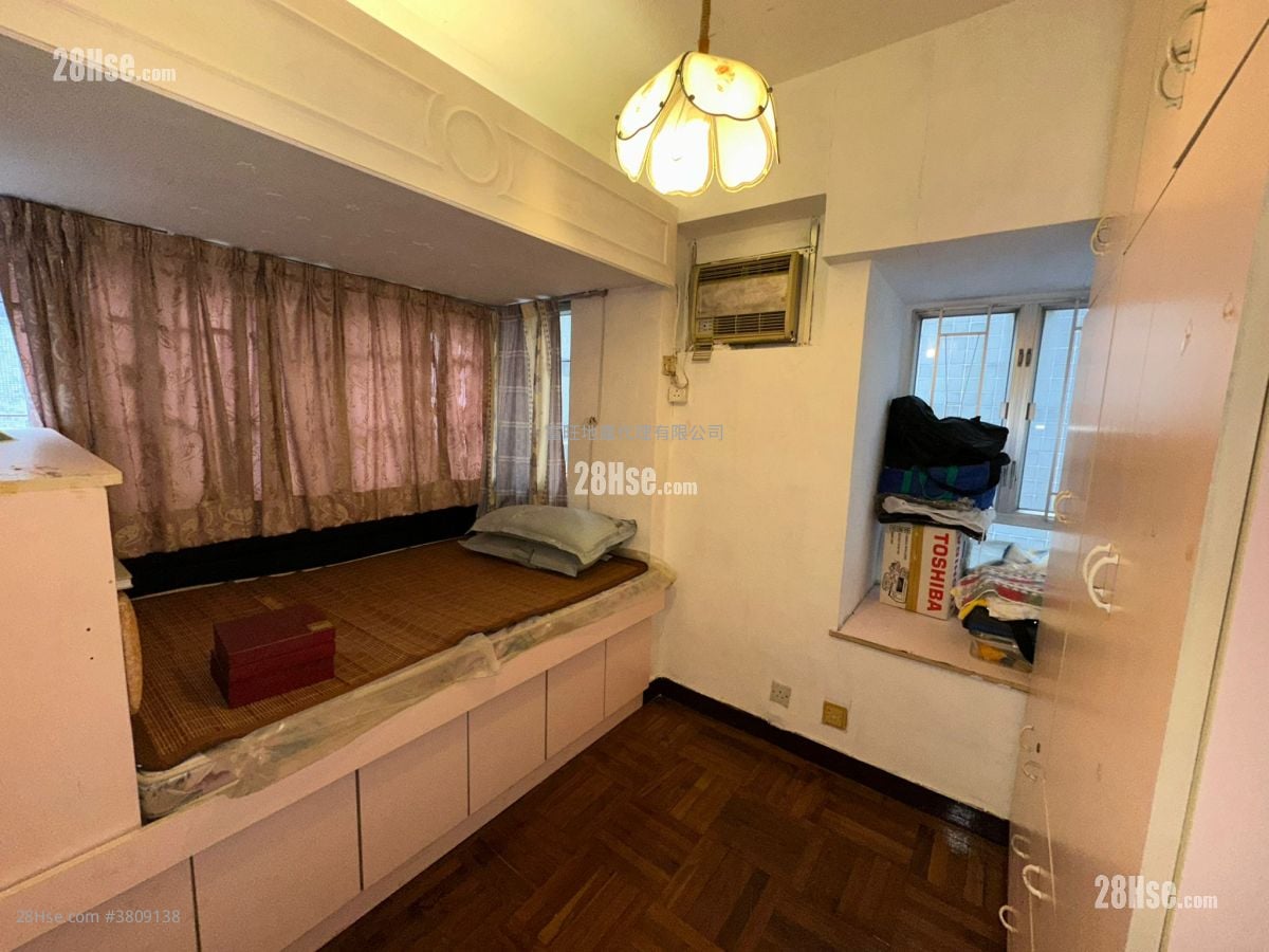 Hung Cheung Building Sell 2 Bedrooms , 1 Bathroom 362 ft²
