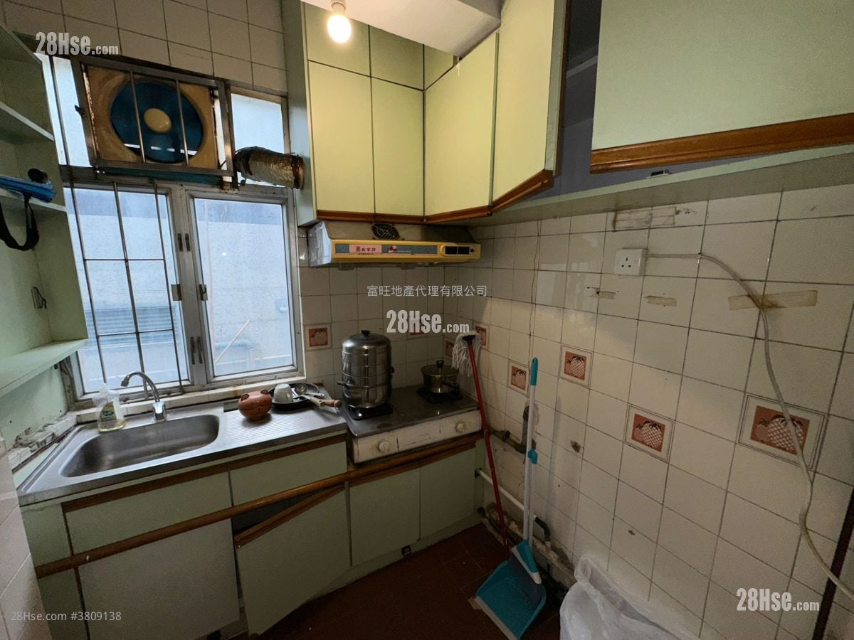 Hung Cheung Building Sell 2 Bedrooms , 1 Bathroom 362 ft²