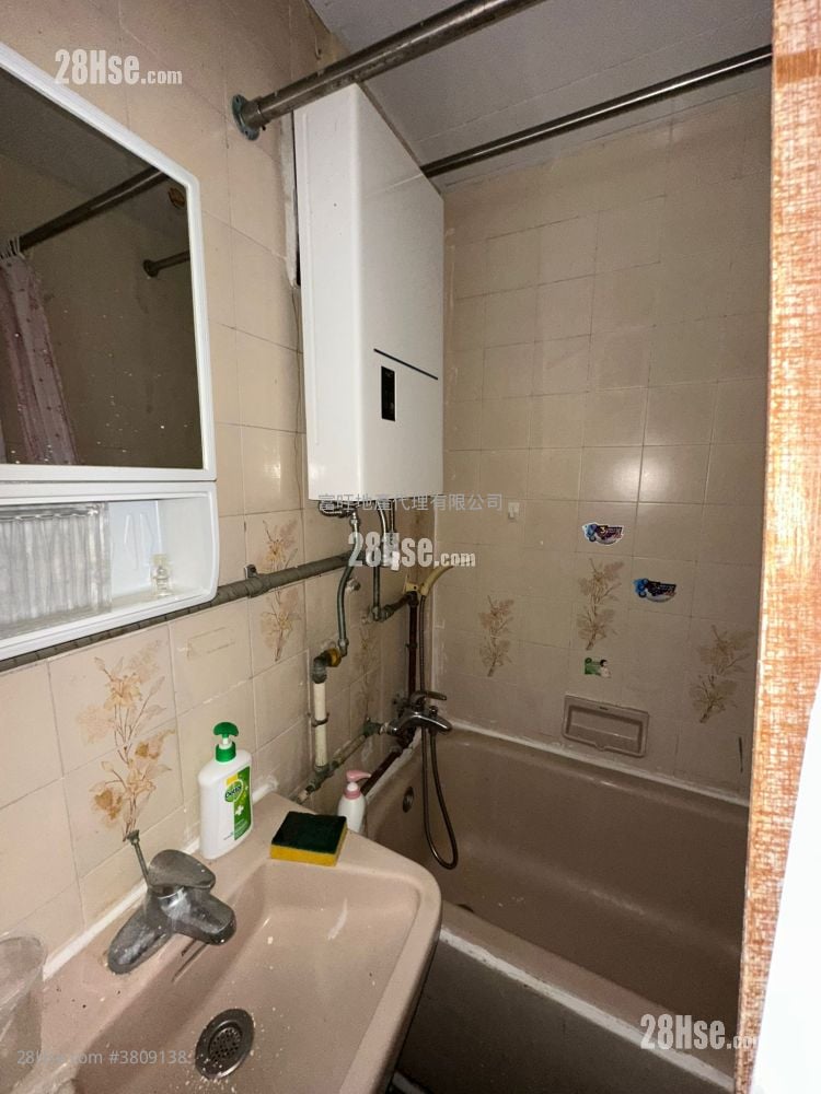 Hung Cheung Building Sell 2 Bedrooms , 1 Bathroom 362 ft²