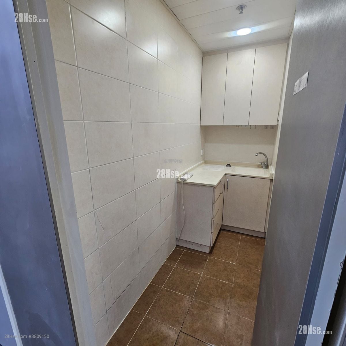 Hop Hing Industrial Building Rental 5+ Bedrooms , 2 Toilets 2,700 ft²