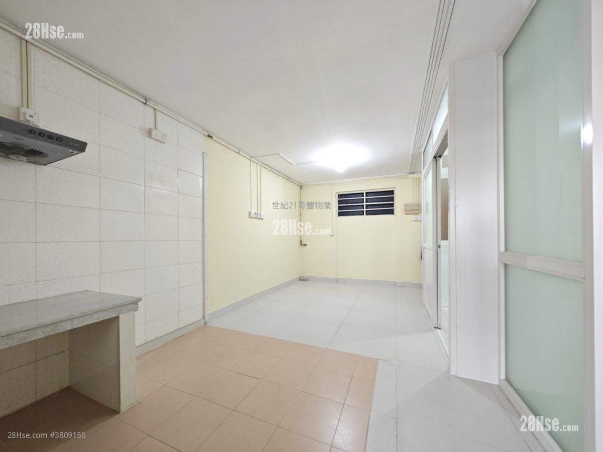 Cheung Wah Estate Sell 2 Bedrooms , 1 Bathroom 423 ft²