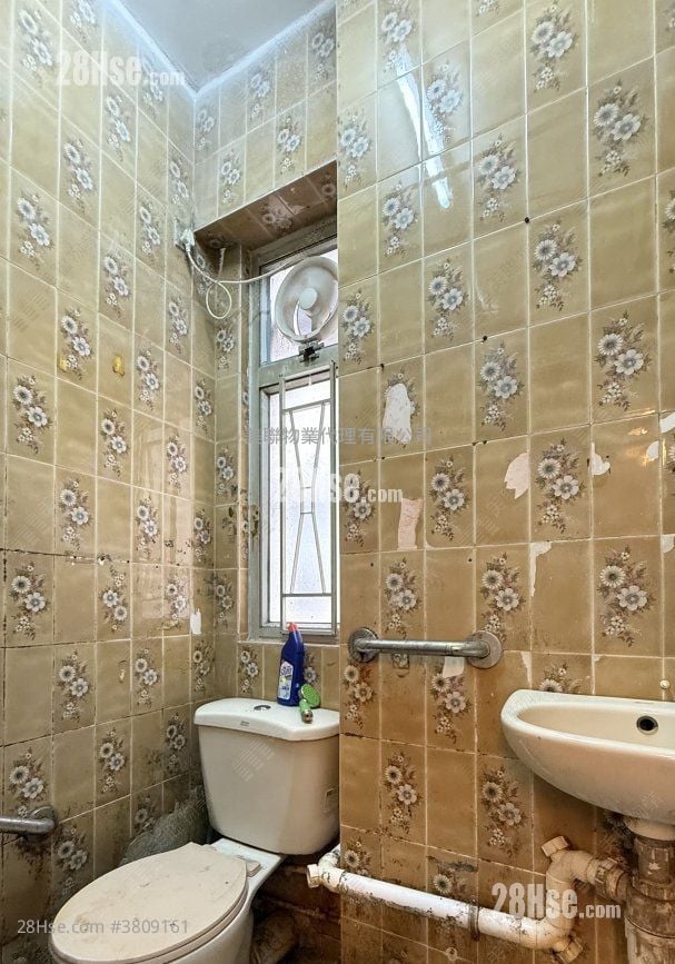 Tung Fai Building Sell 2 Bedrooms , 1 Bathroom 375 ft²