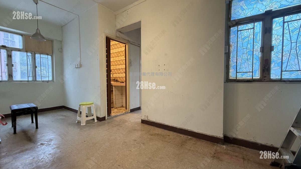 Tung Fai Building Sell 2 Bedrooms , 1 Bathroom 375 ft²