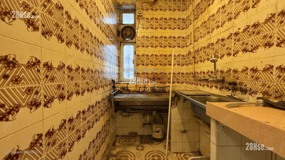 Tung Fai Building Sell 2 Bedrooms , 1 Bathroom 375 ft²