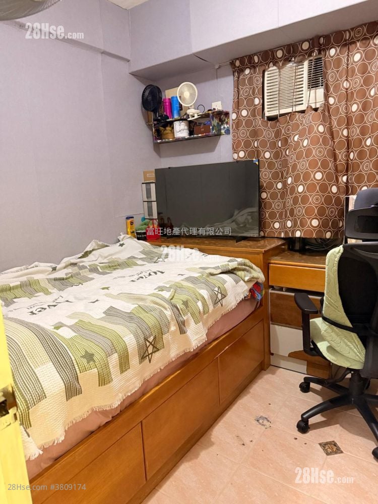 Tak Bo Building Sell 2 Bedrooms , 1 Bathroom 407 ft²