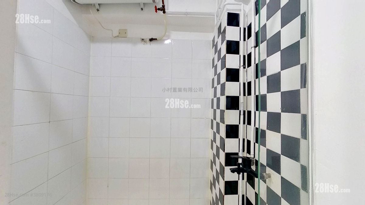 bathroom: 113-115 Wing Lok Street Rental Studio , 1 Bathroom 230 ft²