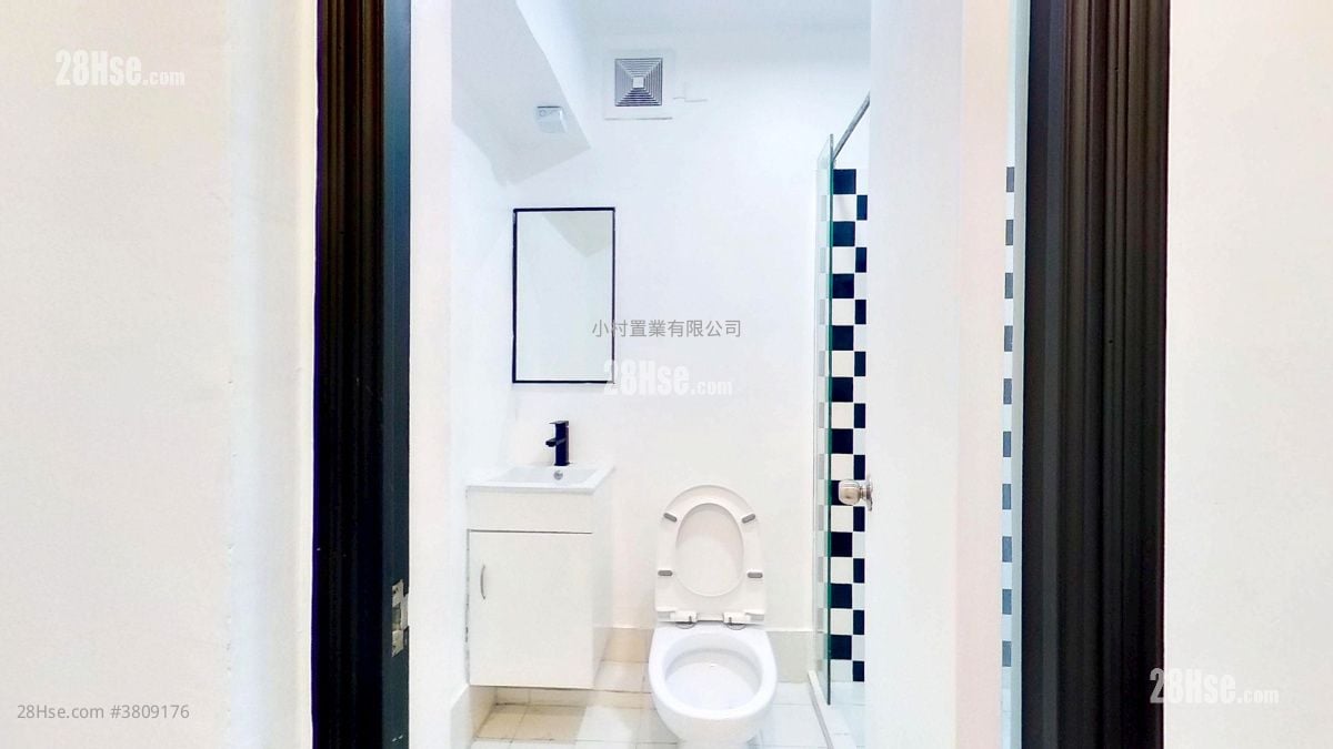 bathroom: 113-115 Wing Lok Street Rental Studio , 1 Bathroom 230 ft²
