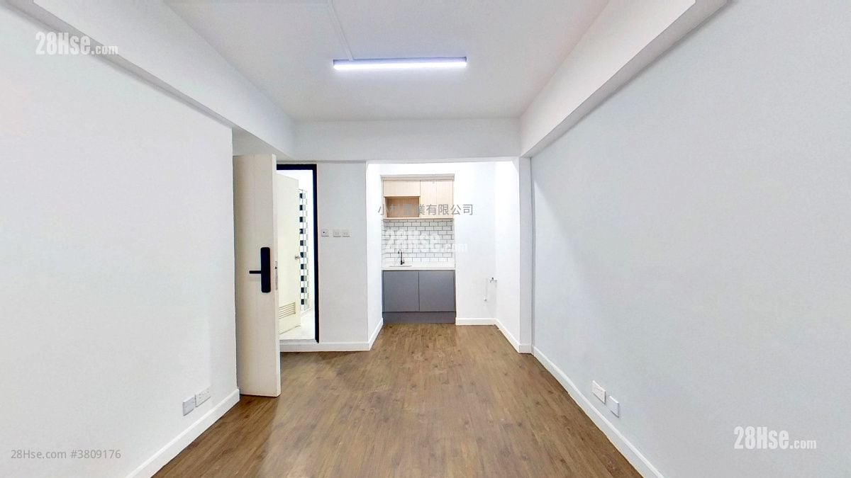 living room: 113-115 Wing Lok Street Rental Studio , 1 Bathroom 230 ft²