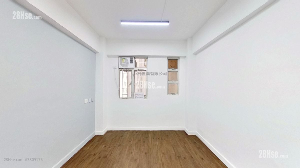 living room: 113-115 Wing Lok Street Rental Studio , 1 Bathroom 230 ft²