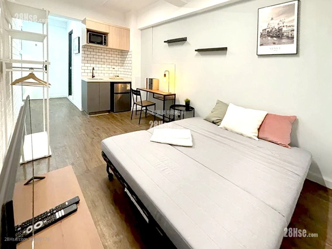 master room: 113-115 Wing Lok Street Rental Studio , 1 Bathroom 230 ft²