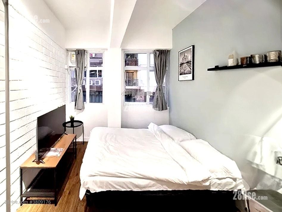 master room: 113-115 Wing Lok Street Rental Studio , 1 Bathroom 230 ft²