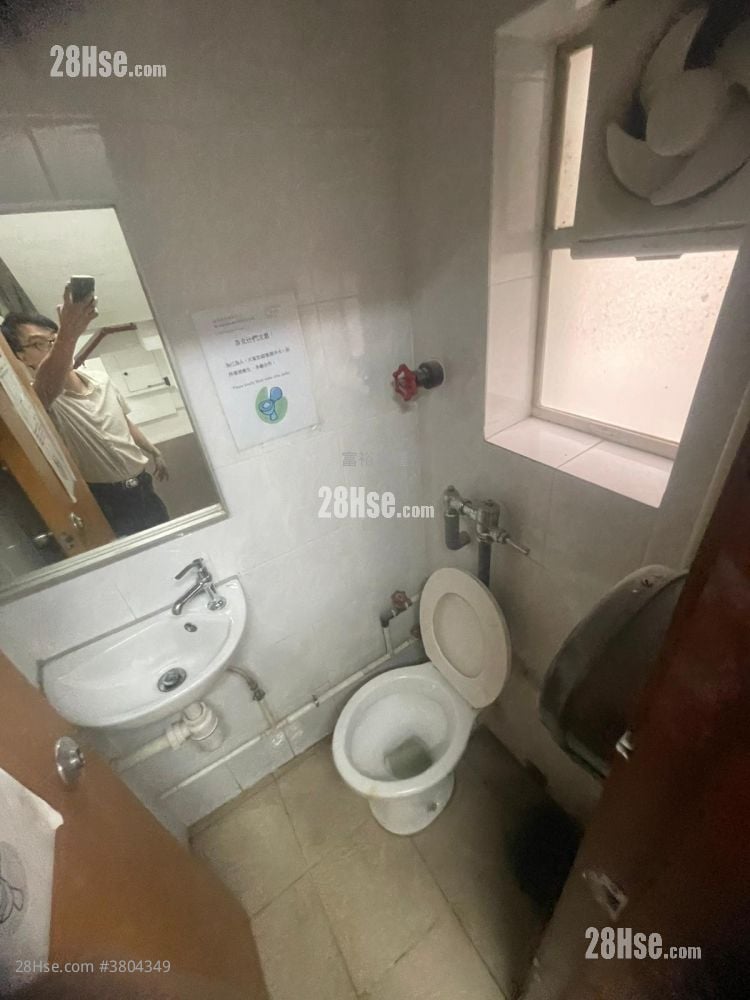No.59 Des Voeux Road Central Rental 1 Bedroom , 2 Toilets