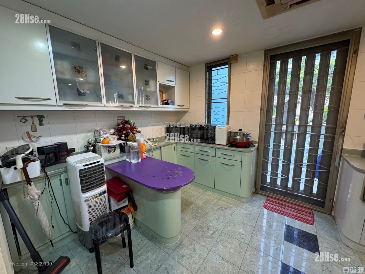 Tycoon Place Sell 3 Bedrooms 2,447 ft²