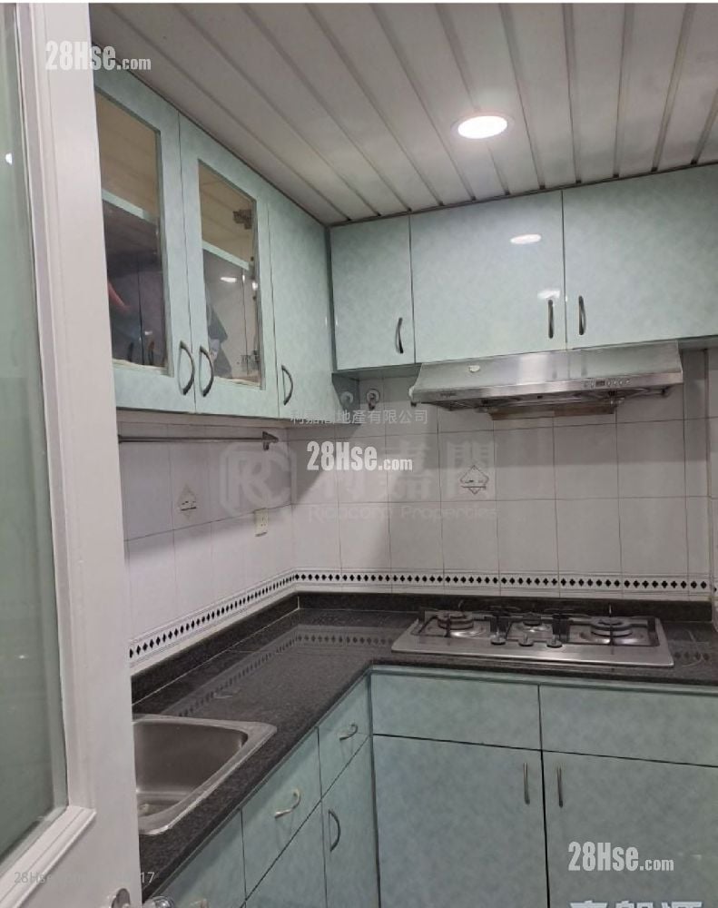 Kornhill Sell 3 Bedrooms , 1 Bathroom 605 ft²