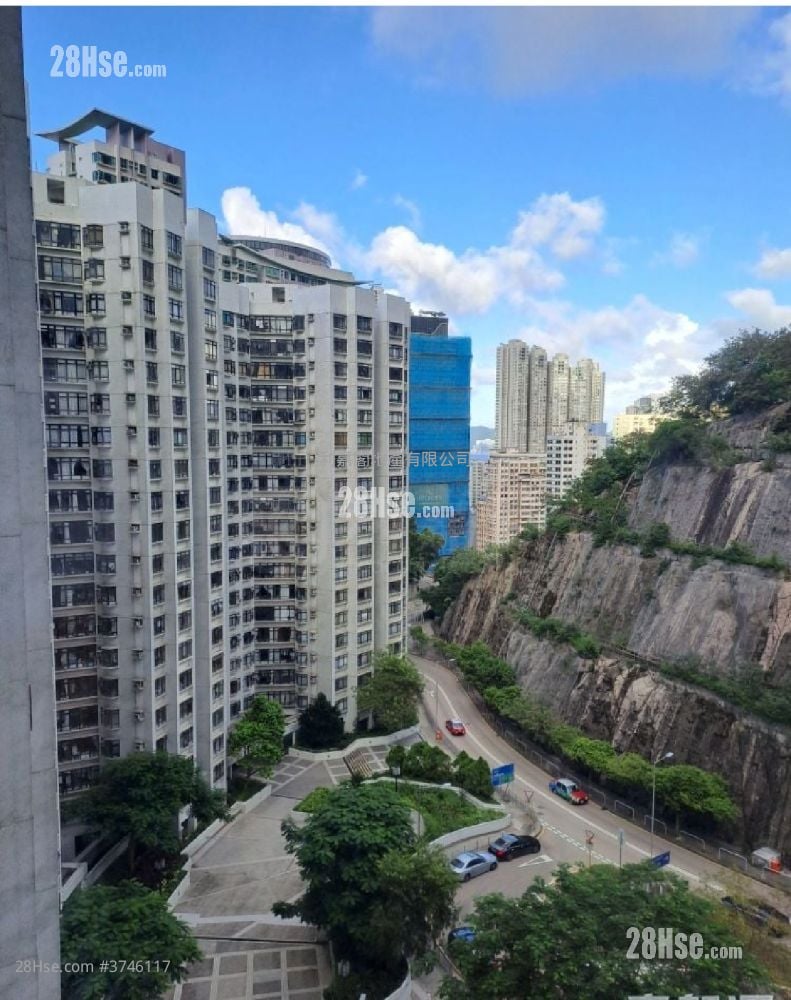 Kornhill Sell 3 Bedrooms , 1 Bathroom 605 ft²