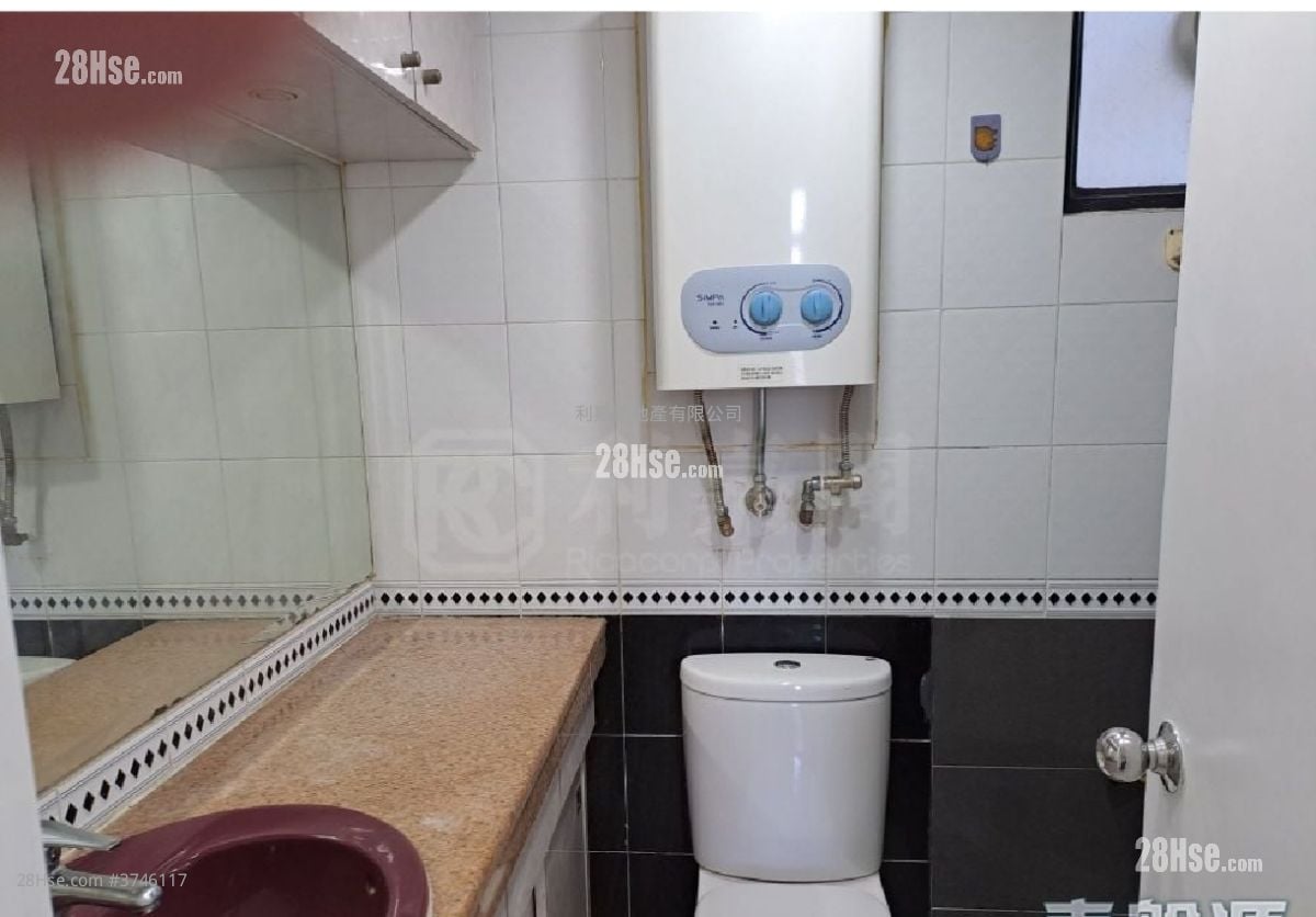 Kornhill Sell 3 Bedrooms , 1 Bathroom 605 ft²