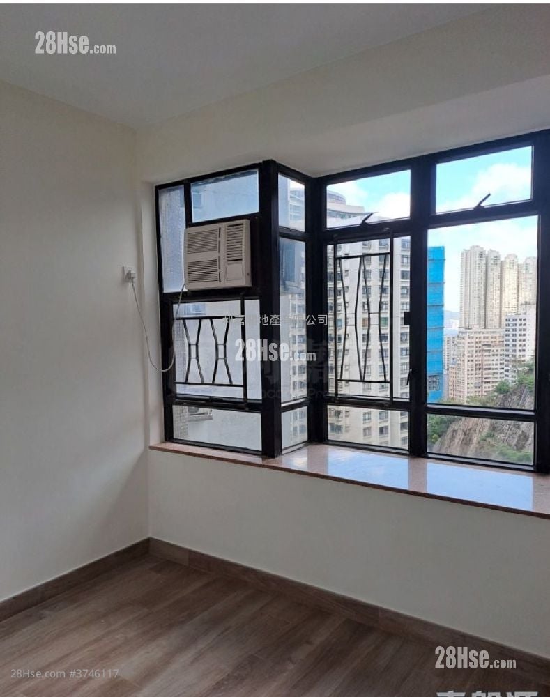 Kornhill Sell 3 Bedrooms , 1 Bathroom 605 ft²